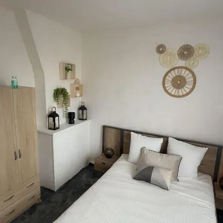 דירה Rei Apartment, Cozy And Stylish *